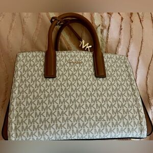 Michael Kors Laila MD Satchel Bag Brand New